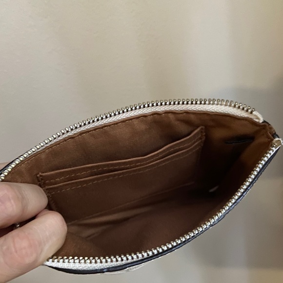 Coach Corner Zip Wristlet In Signature Patent Leather Gold/White - Picture 4 of 11